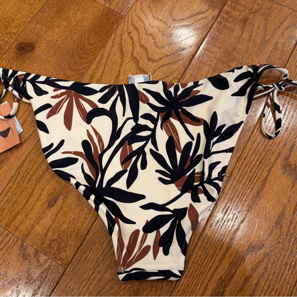 Swimsuit bottom - Picture 2 of 3